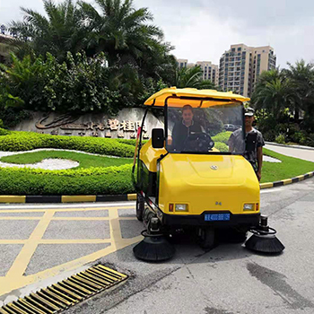 碧桂園復(fù)購掃地車.jpg